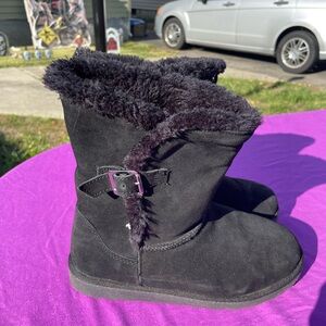 Black faux fur lined boots